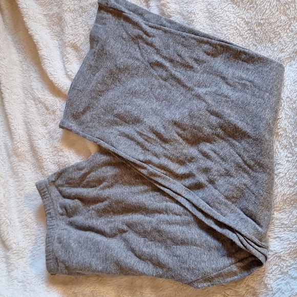 Arlotta Studio Top and Matching Large Bottom - Picture 4 of 6